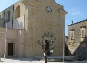 Tutino - piazza Madonna delle Grazie - Chiesa della Madonna delle Grazie - Uno scorcio del prospetto frontale